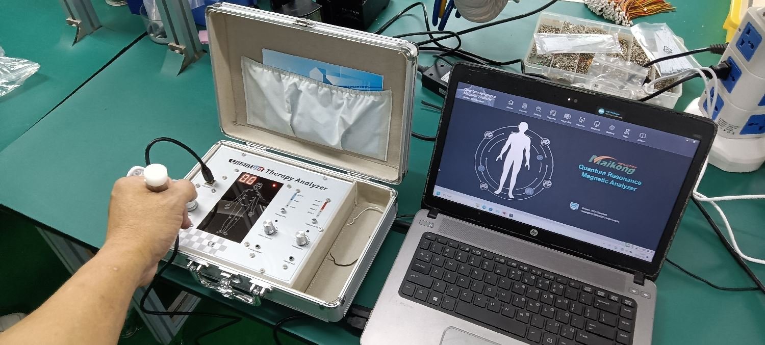Componentes principales de un analizador cuántico bioeléctrico con sensor y software Componentes principales de un analizador cuántico bioeléctrico con sensor y software
