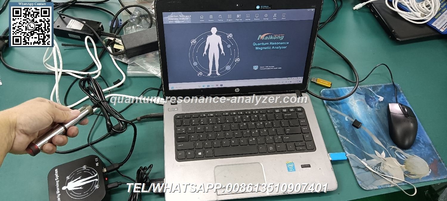Profesional mexicano eligiendo un analizador cuántico para su consultorio Analizador Cuántico