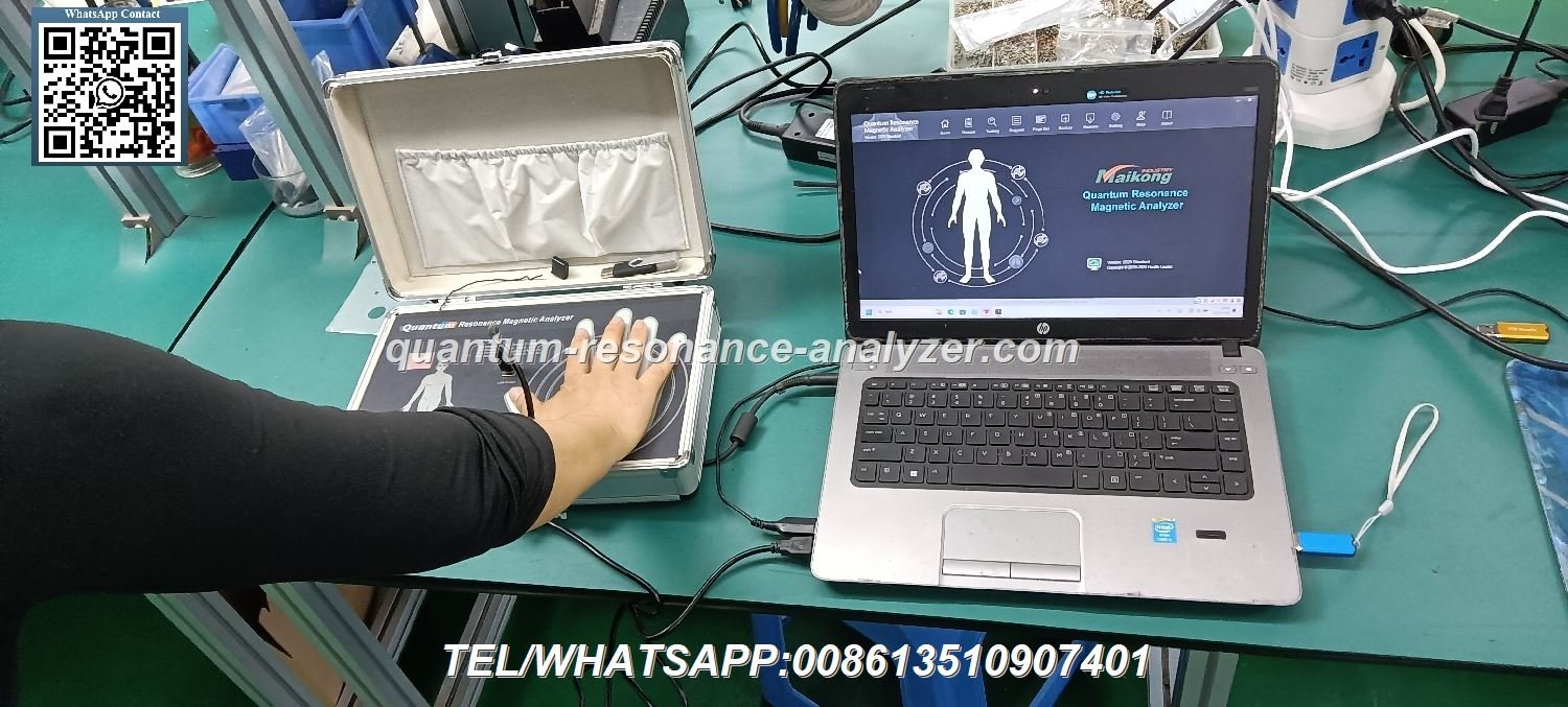 Paciente utilizando cómodamente el sensor del analizador cuántico Analizador Magnético de Resonancia Cuántica